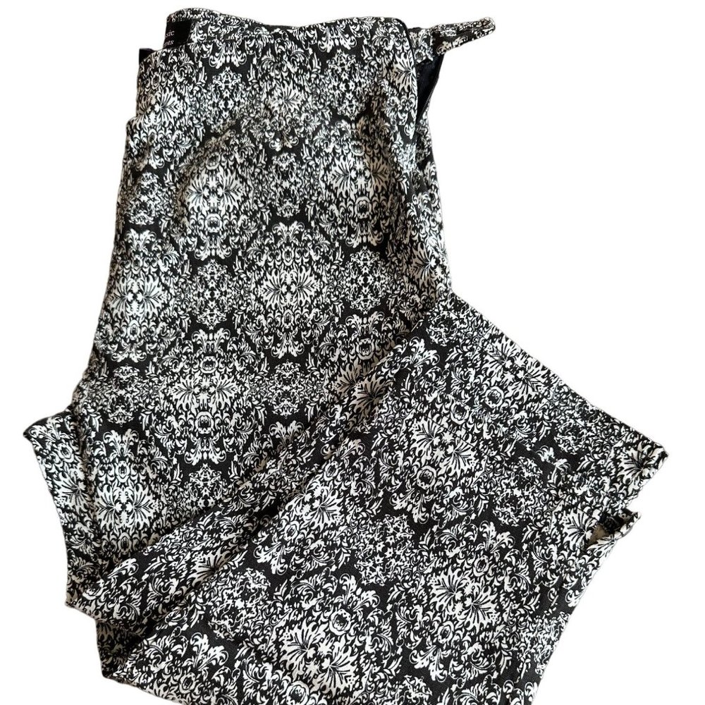 Classic Concept Stretch Capri Pants Women's Size PS Black White